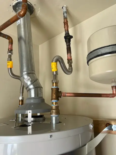 Water heater installation and plumbing repair in Carmenita